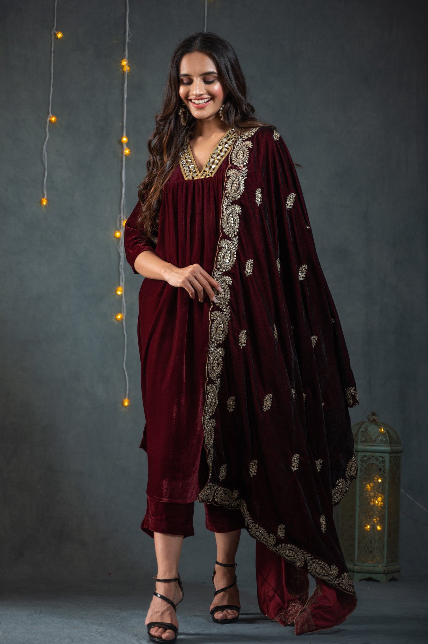 Dhiyona ST Velvet Rosewood Shawl