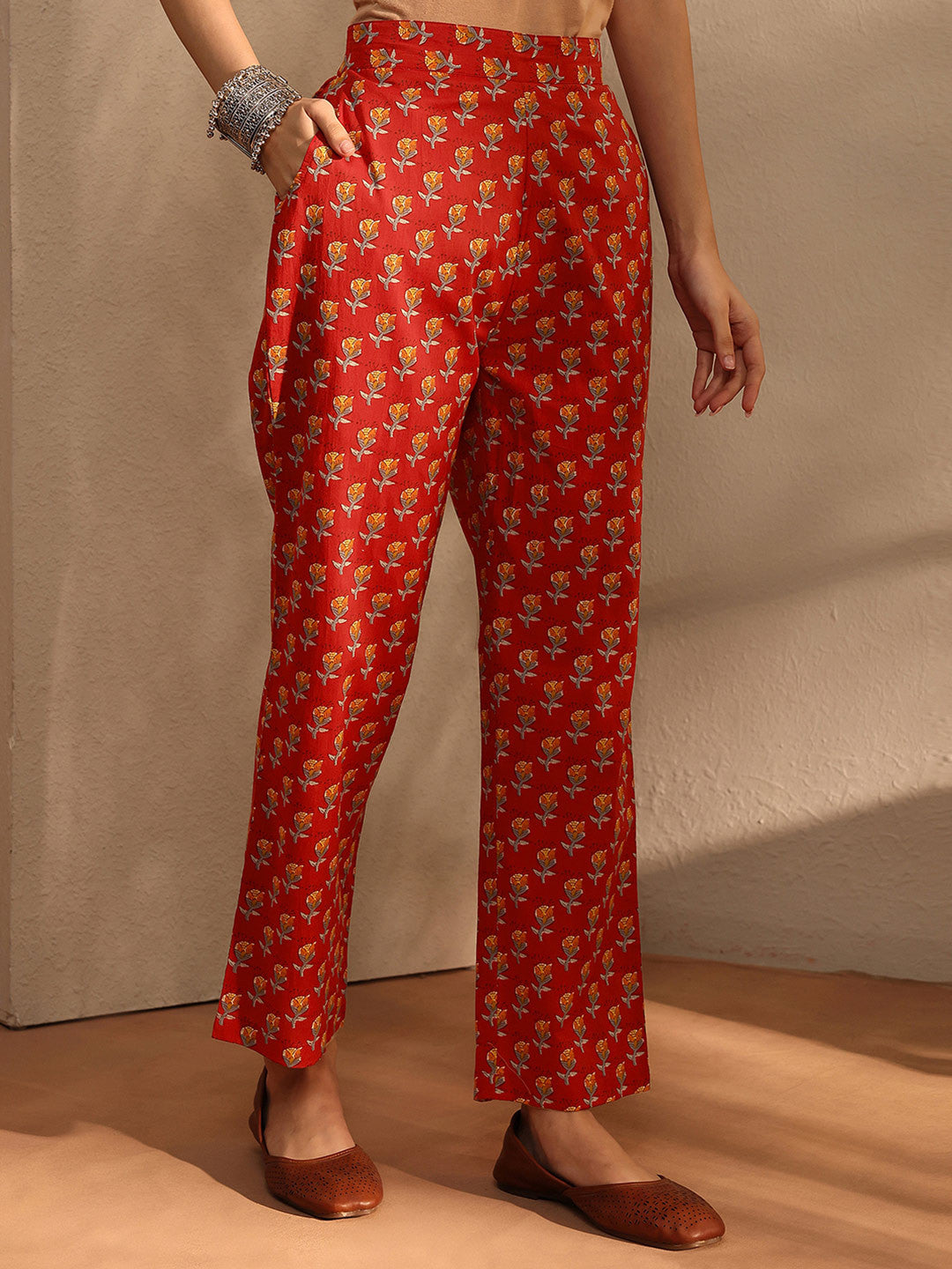 Women Floral Printed Regular Thread Work Kurta with Trousers
