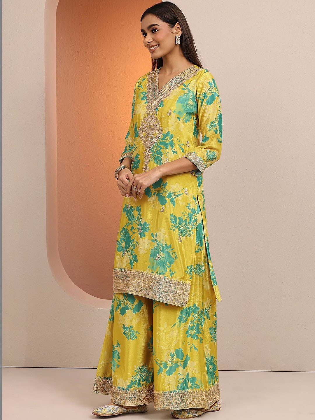 Women Floral Printed Regular Thread Work Kurta with Palazzos & With Dupatta