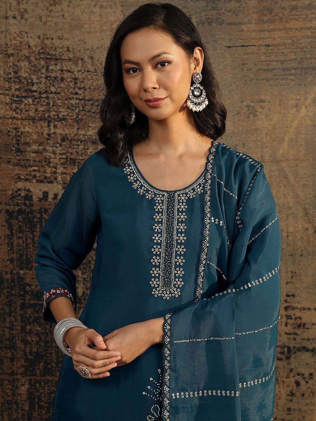 Women Floral Embroidered Regular Thread Work Kurta with Trousers & With Dupatta