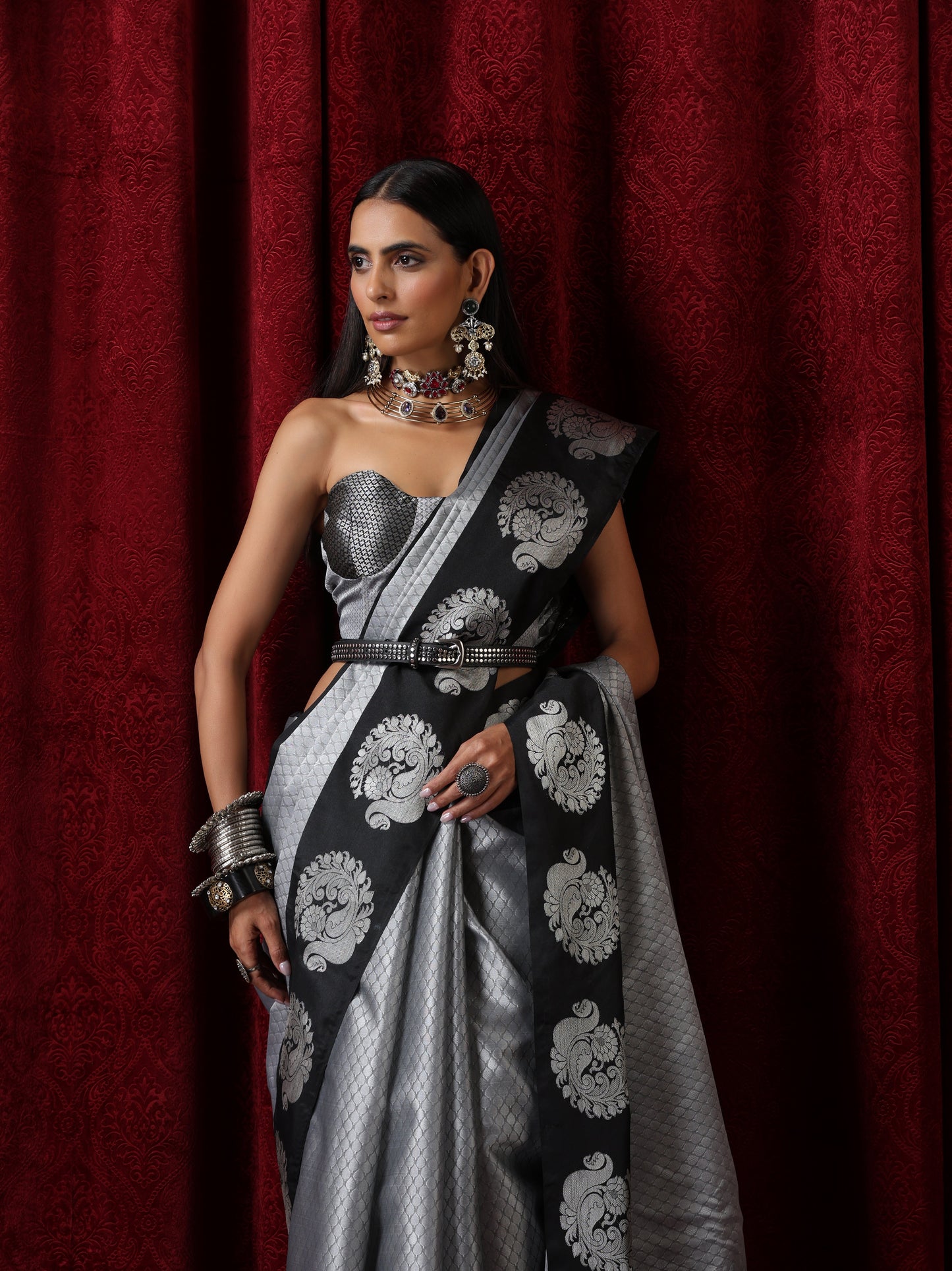 Dhiyona ST Grey Jacquard Saree with Black Border with Blouse Fabric