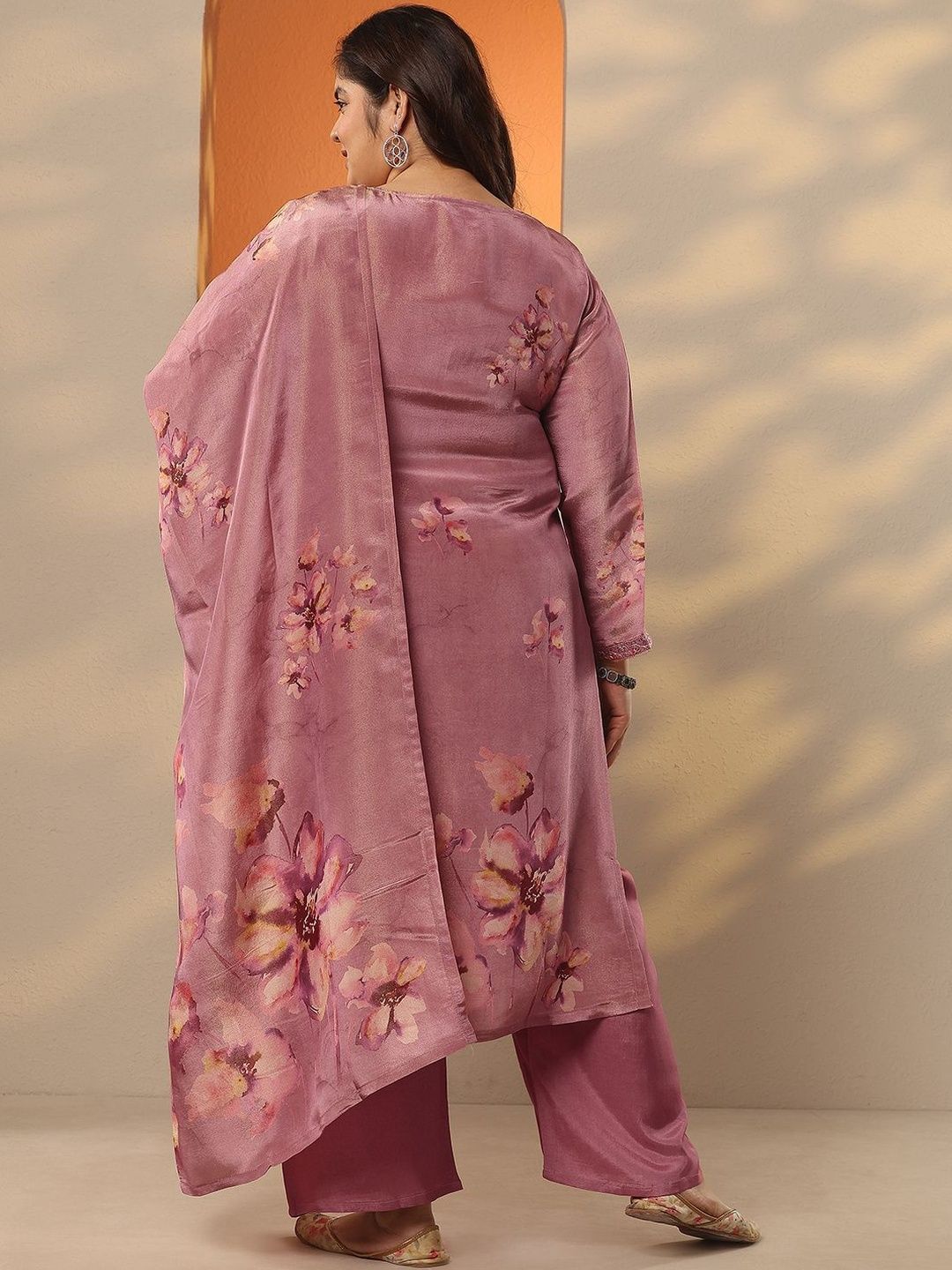 Dhiyona Women's Plus Size Floral Printed V-Neck Straight Kurta With Trousers & Dupatta