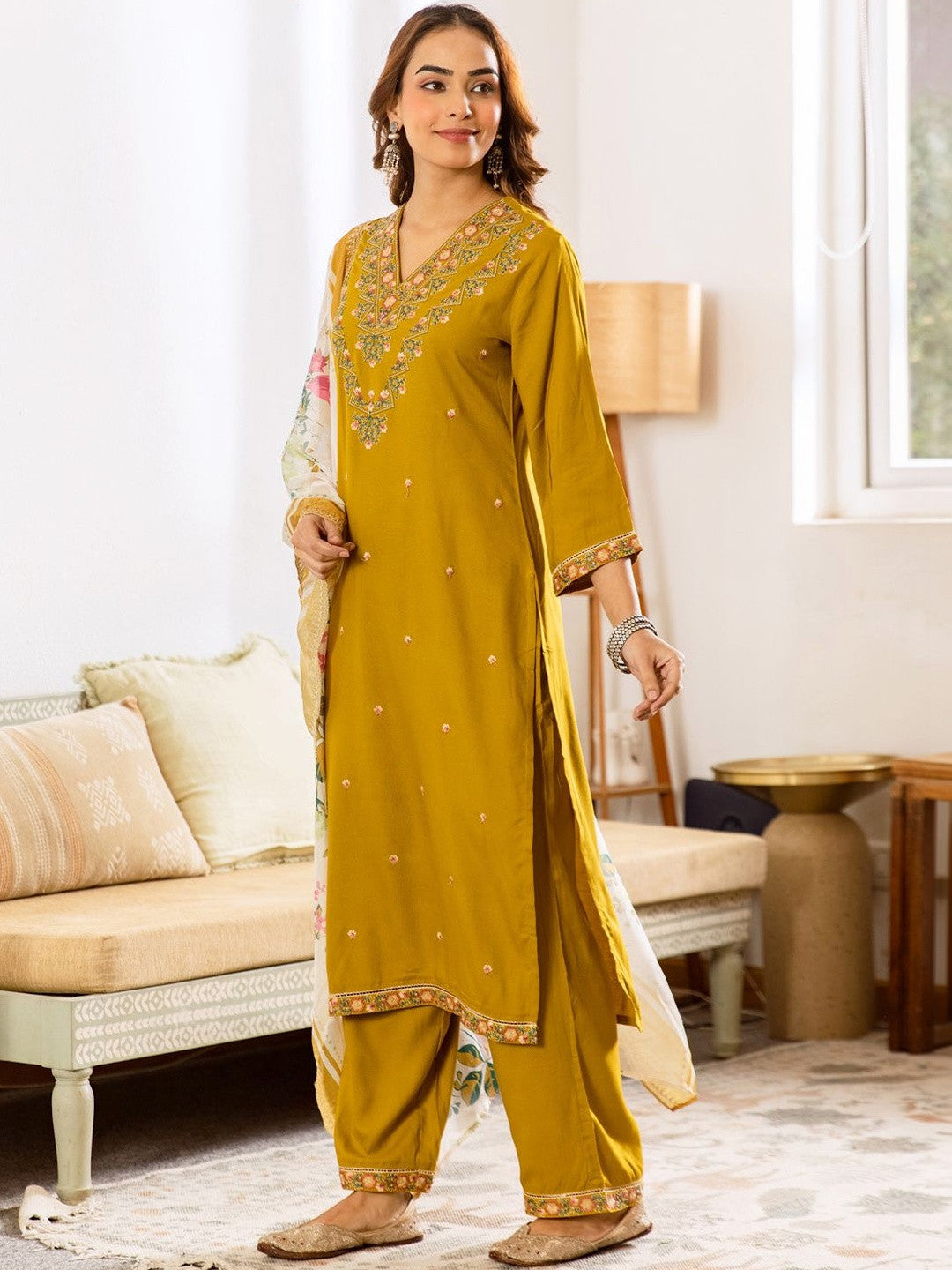 Women Floral Embroidered Regular Thread Work Kurta with Palazzos & With Dupatta