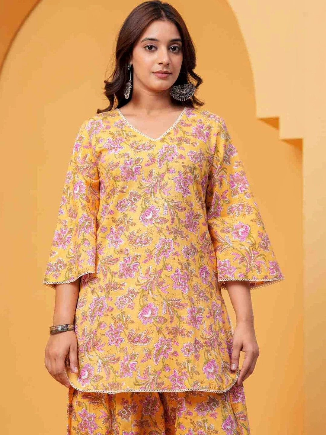 Women Floral Printed Regular Pure Cotton Kurta with Patiala