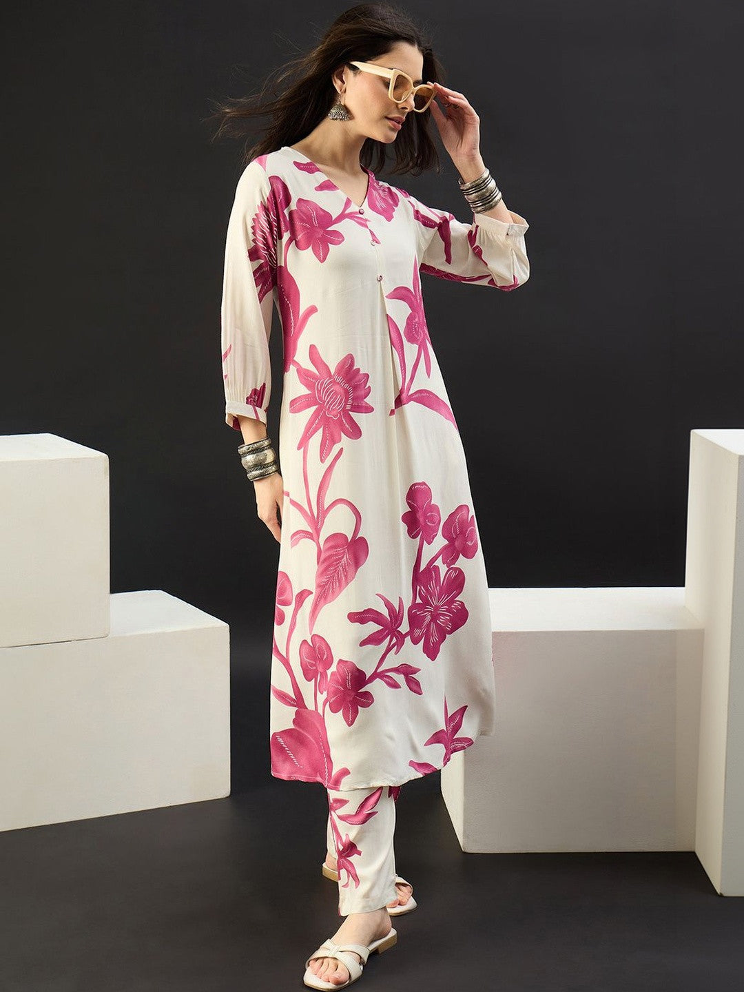 Women Floral Printed Regular Kurta with Trousers