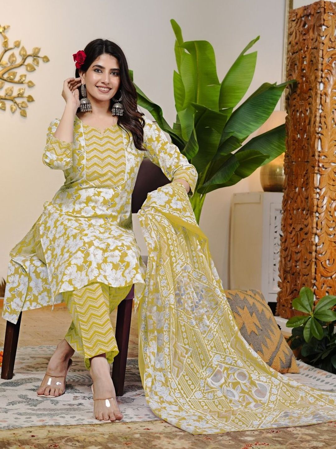 Dhiyona KL Women Floral Printed Regular Sequinned Pure Cotton Kurta with Trousers & With Dupatta