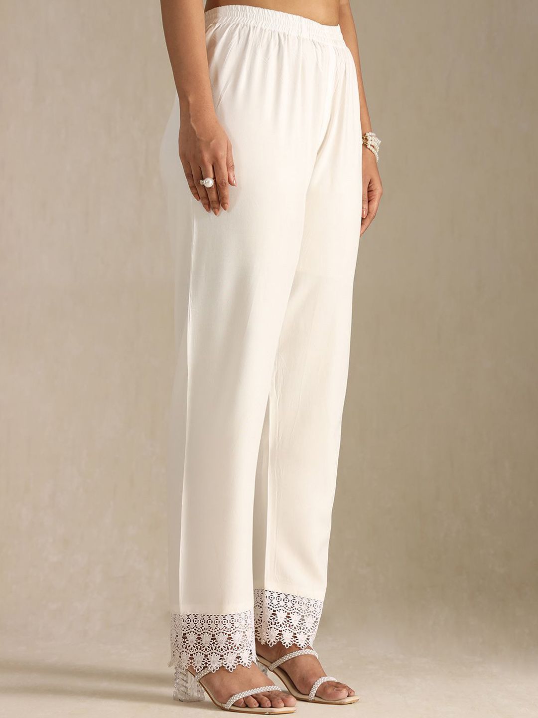 Dhiyona SO Women's Floral Embroidered Notch Neck Thread Work Cotton Straight Kurta With Trousers