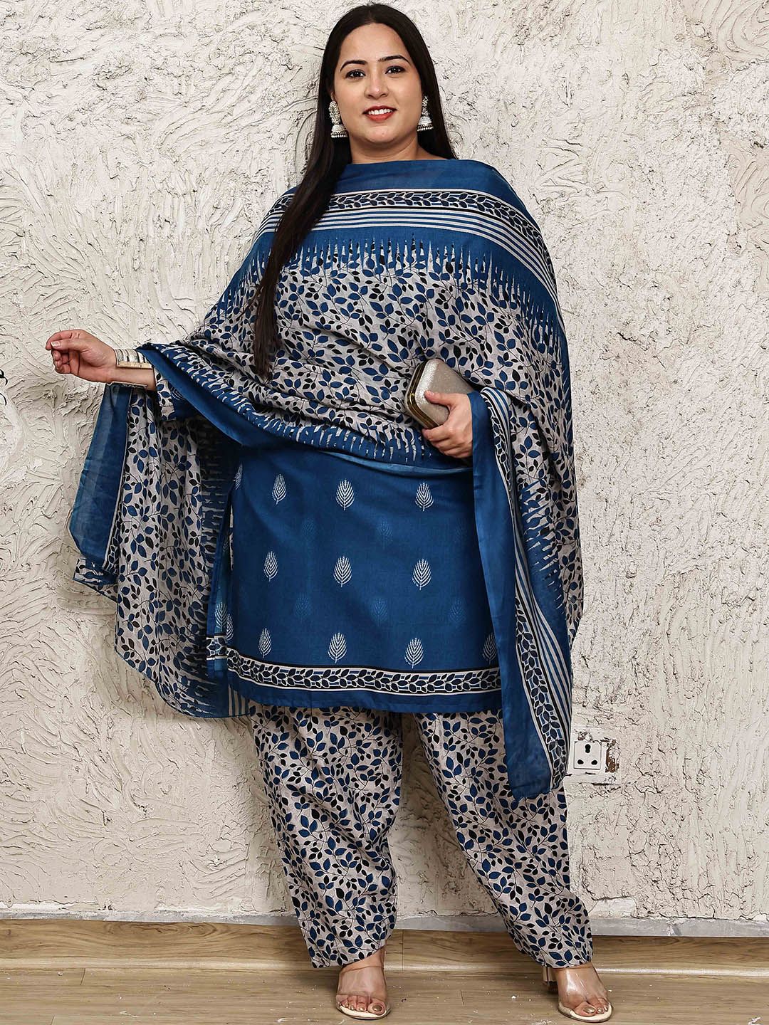 Dhiyona KL Women Plus Size Floral Printed Regular Kurta with Salwar & Dupatta