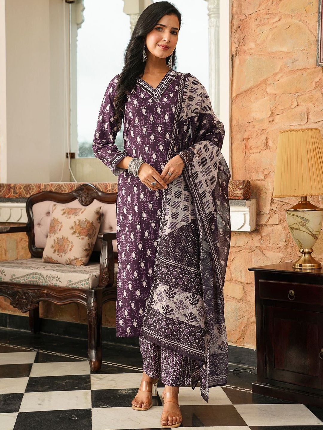 Dhiyona KL Ethnic Motifs Printed Straight Kurta With Trouser & Dupatta
