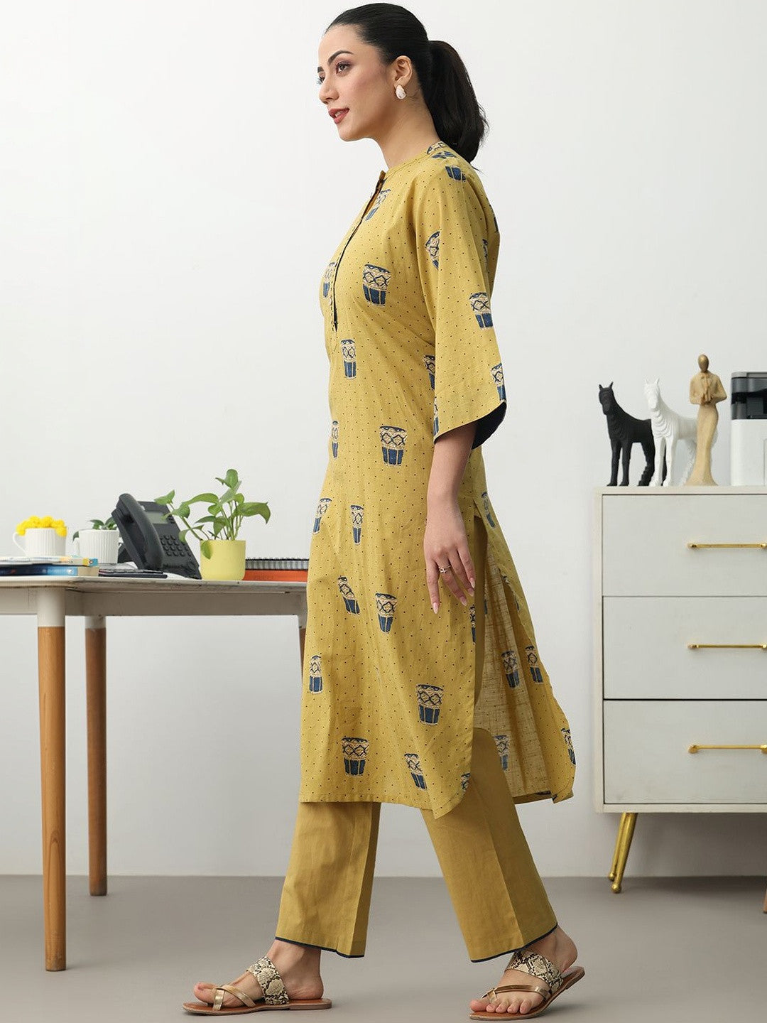 Women Ethnic Motifs Printed Regular Cotton Blend Kurta with Trousers