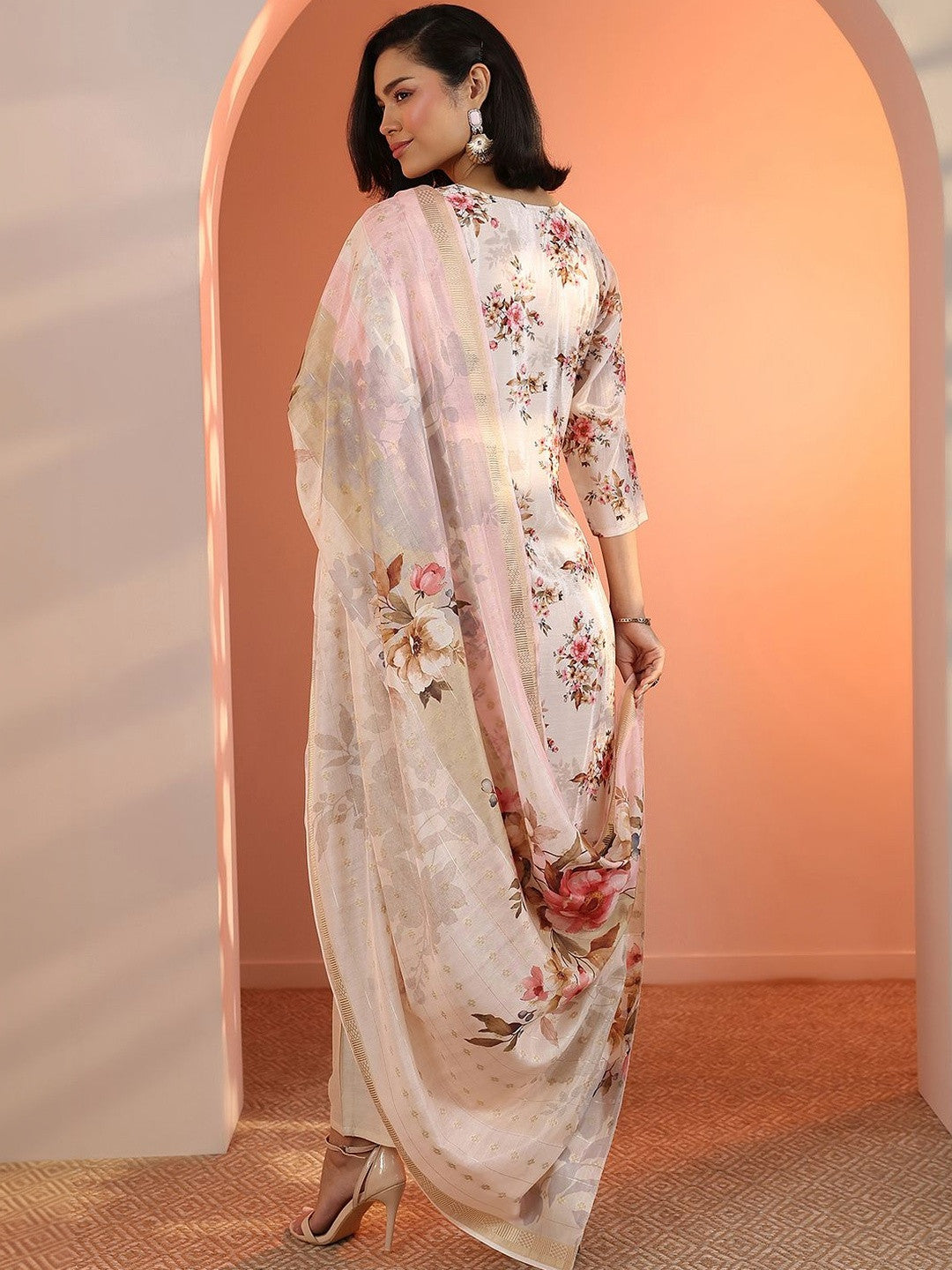 Women Floral Printed Regular Kurta with Trousers & With Dupatta