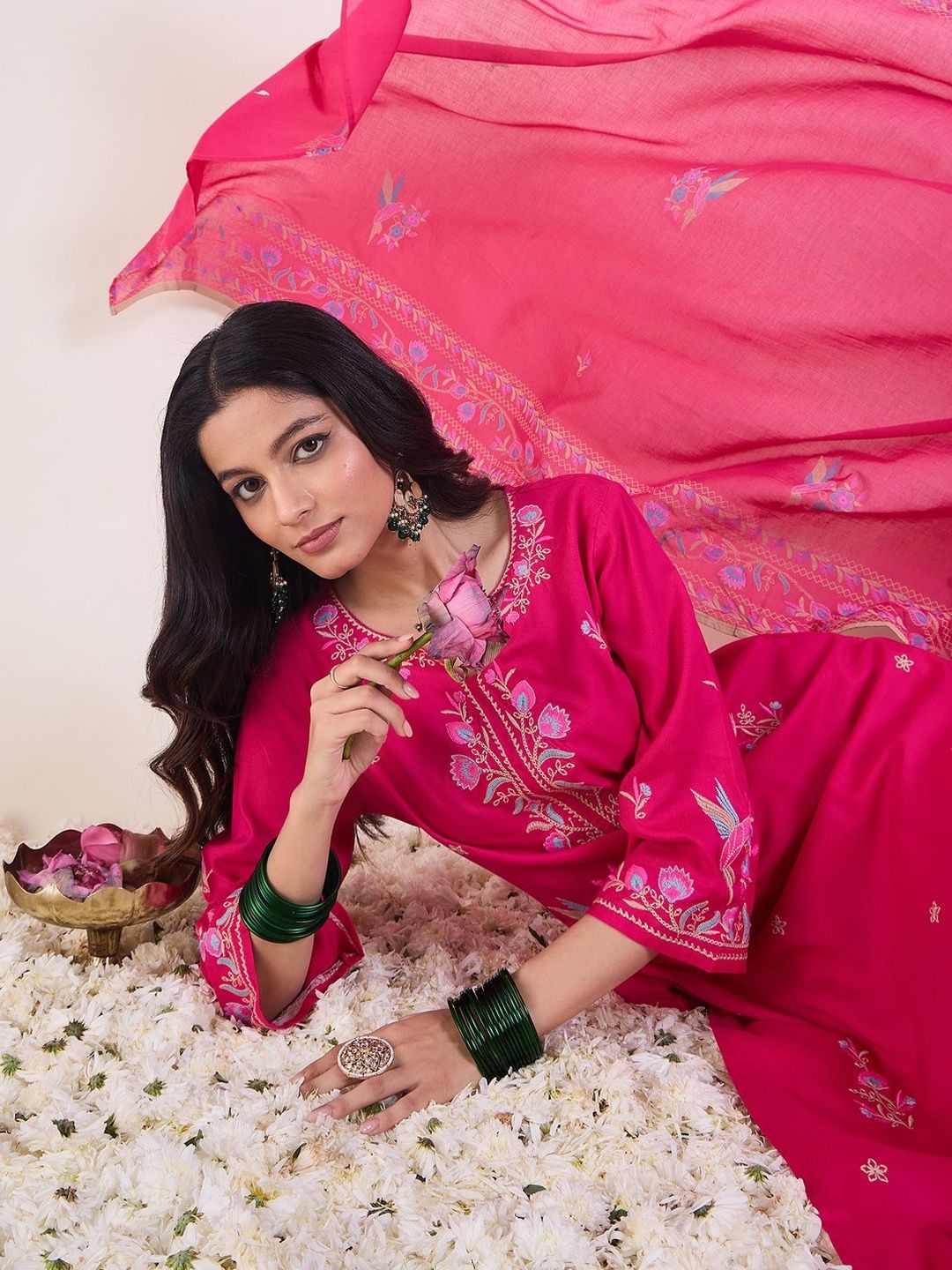 Floral Embroidered Regular Thread Work Straight Kurta With Trousers & Dupatta