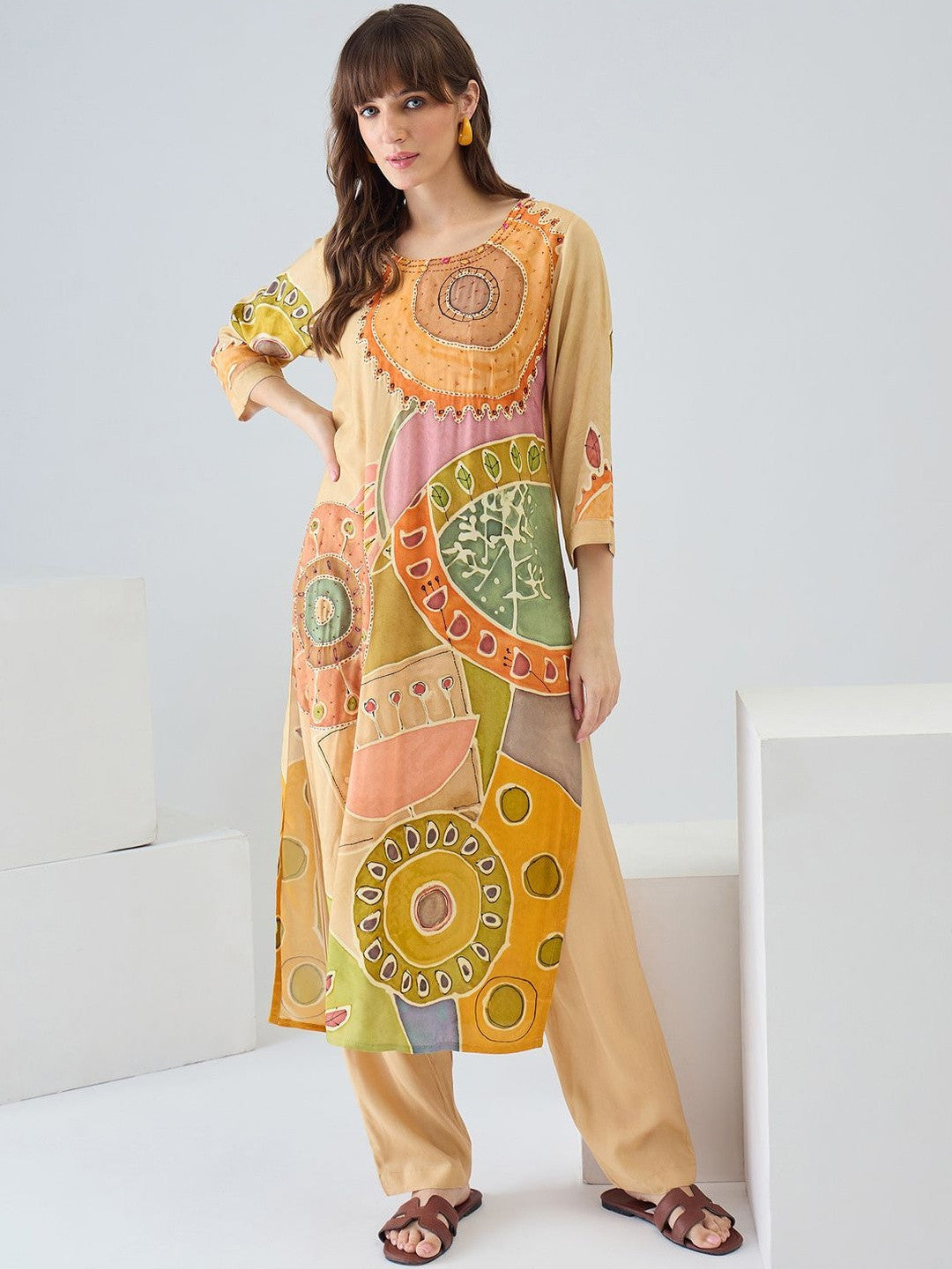 Women Printed Regular Kurta with Trousers
