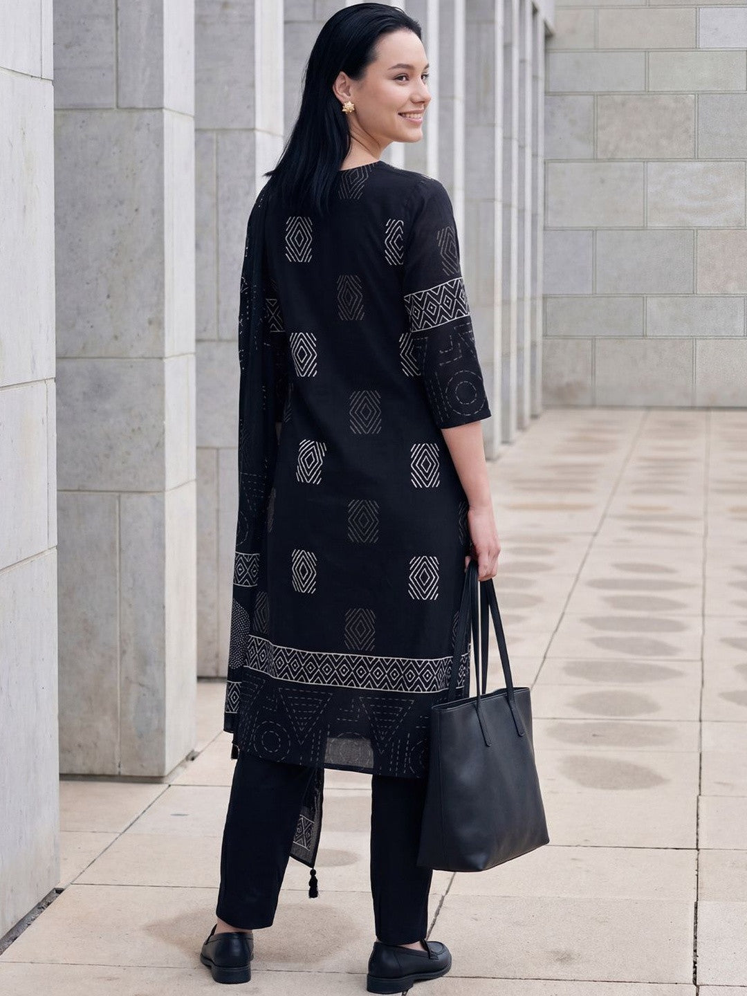 Women Printed Regular Thread Work Pure Cotton Kurta with Trousers & With Dupatta