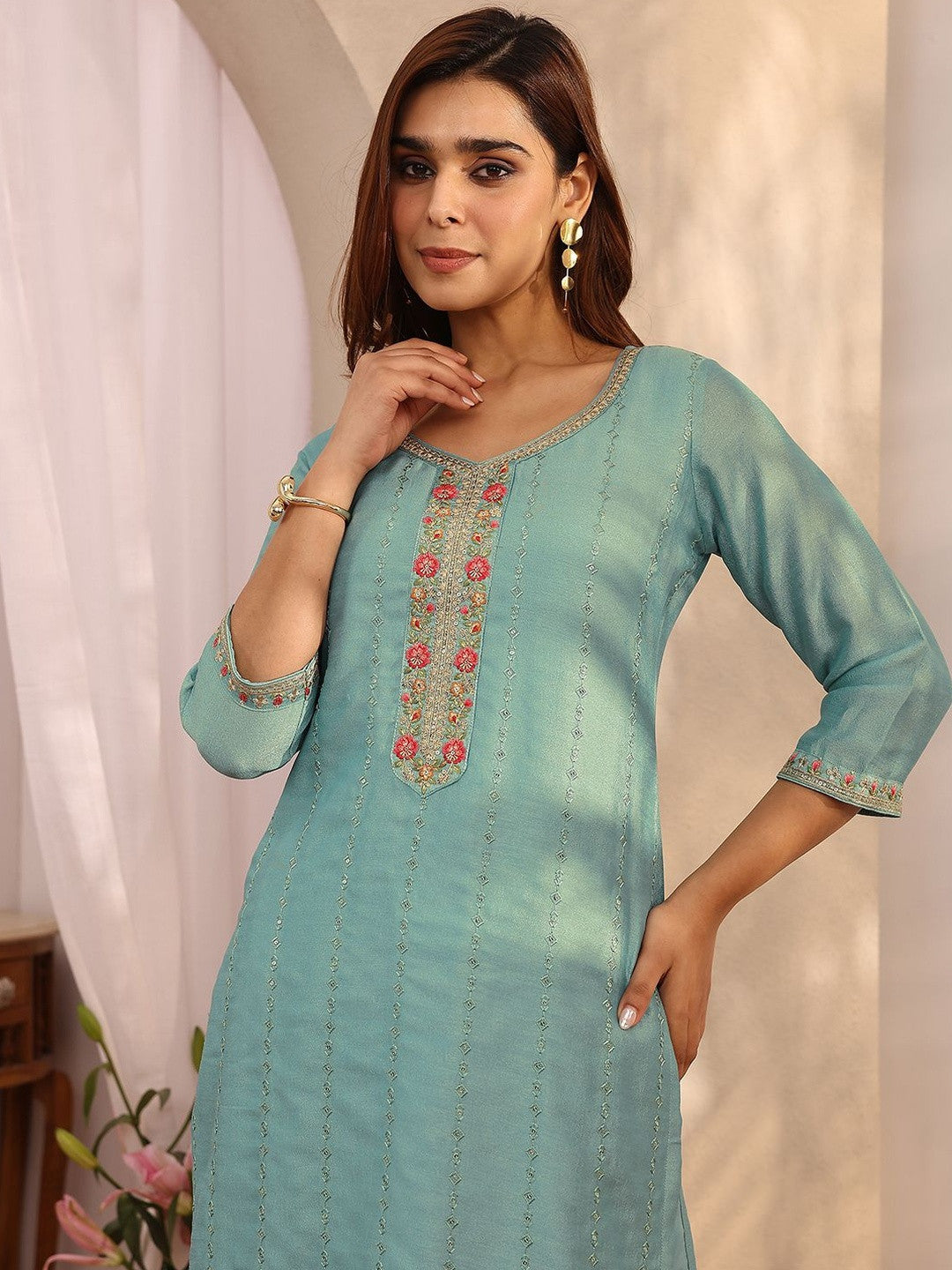 Women Floral Embroidered Regular Thread Work Kurta with Trousers & With Dupatta