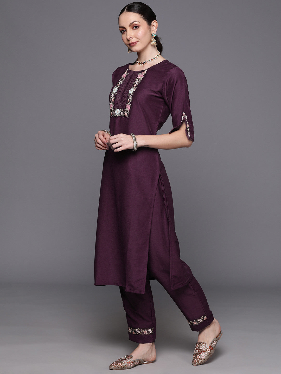 Floral Embroidered Regular Thread Work Kurta with Trousers & With Dupatta