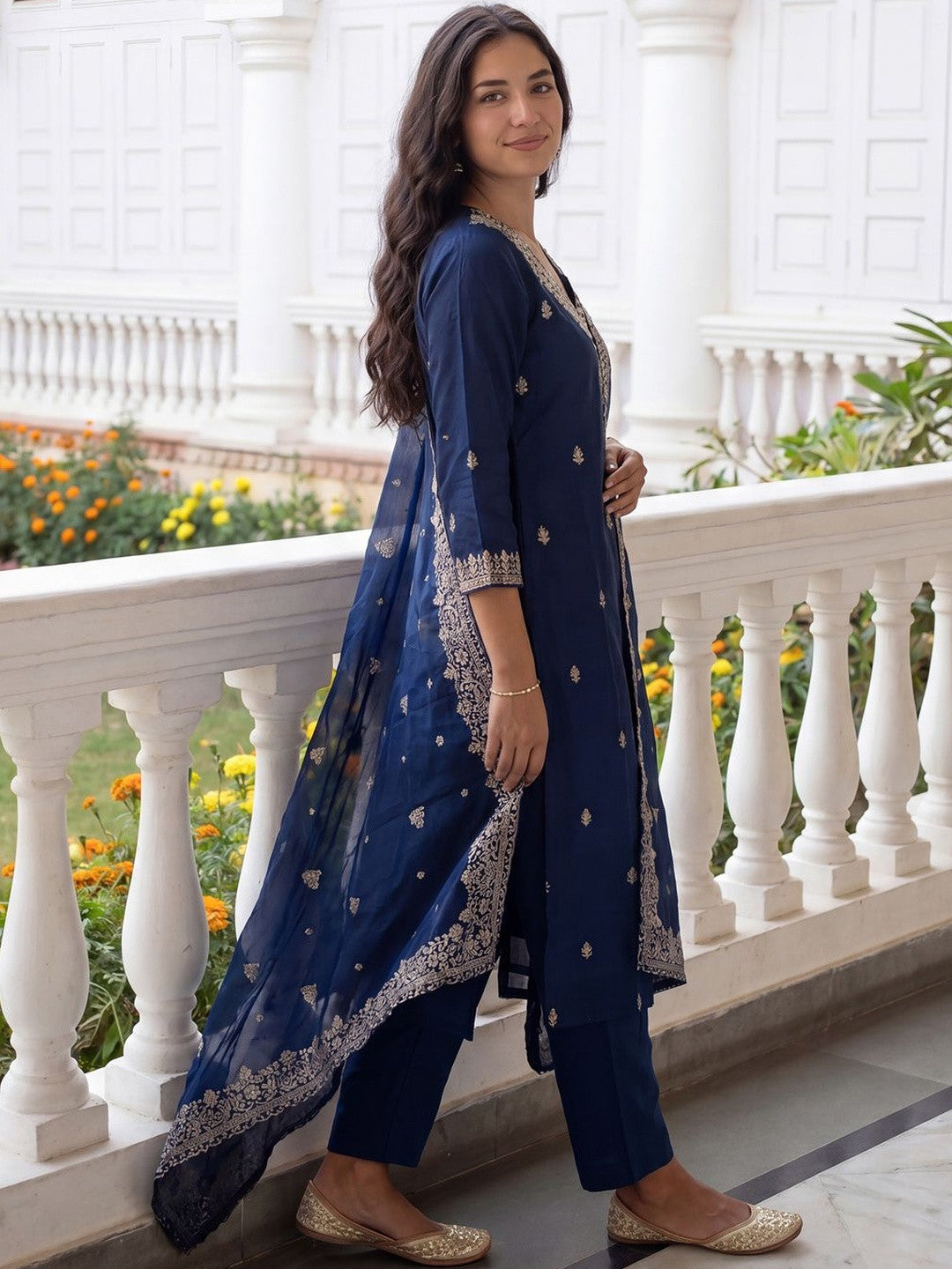 Women Ethnic Motifs Embroidered Regular Thread Work Kurta with Trousers & With Dupatta