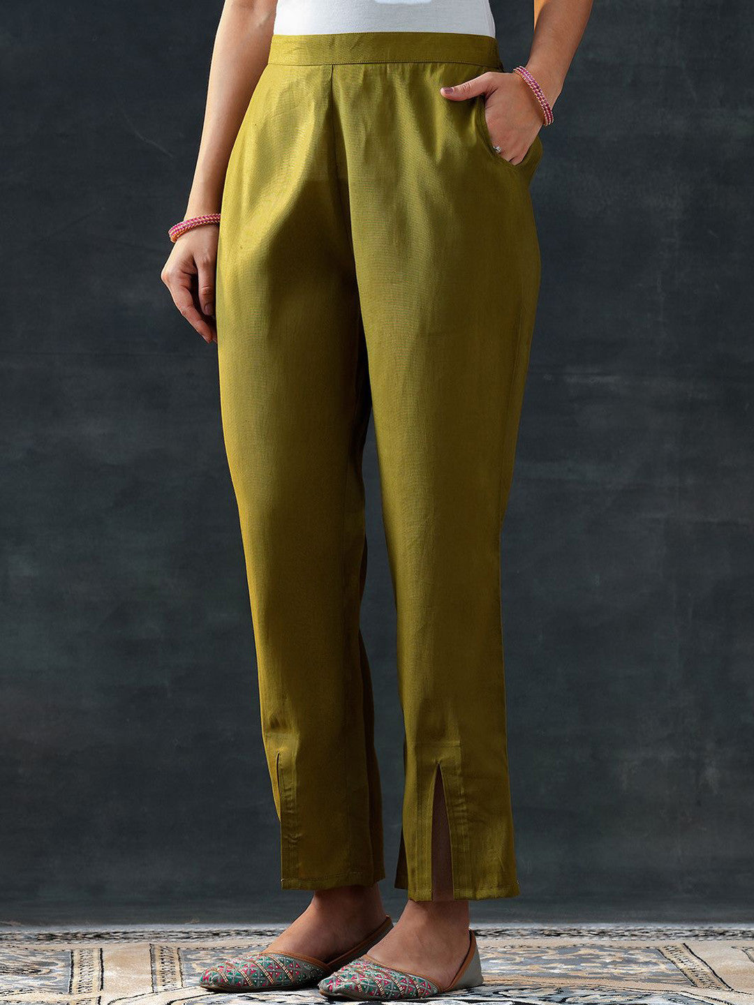 Women Floral Printed Kurta with Trousers & Dupatta