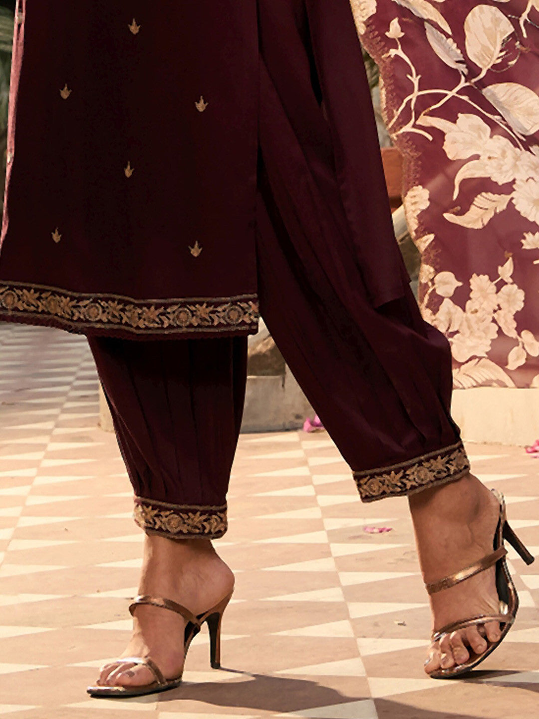 V Neck Ethnic Motifs Embroidered Regular Thread Work Kurta Set