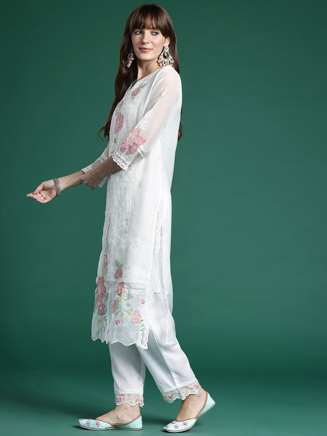 Women Floral Embroidered Panelled Thread Work Kurta With Trousers & Dupatta