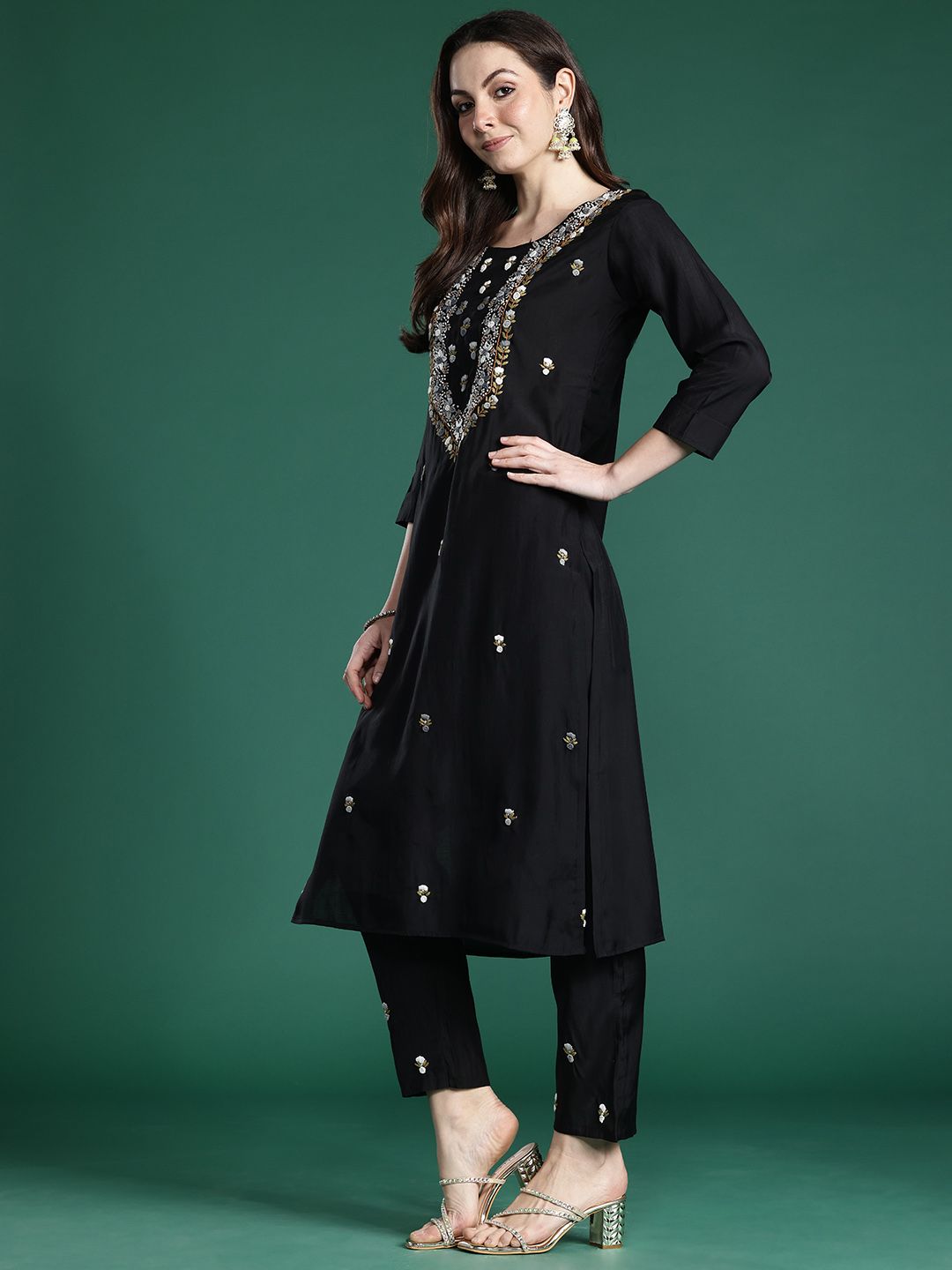 Dhiyona IE Floral Embroidered Thread Work Kurta with Trousers & With Dupatta
