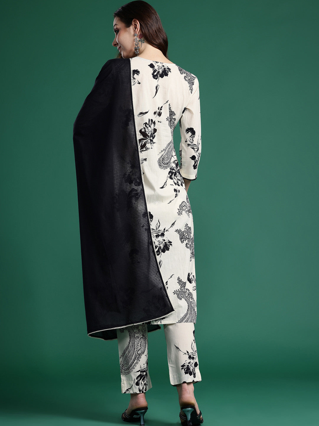 Women Floral Printed Regular Beads and Stones Pure Cotton Kurta with Trousers & With Dupatta