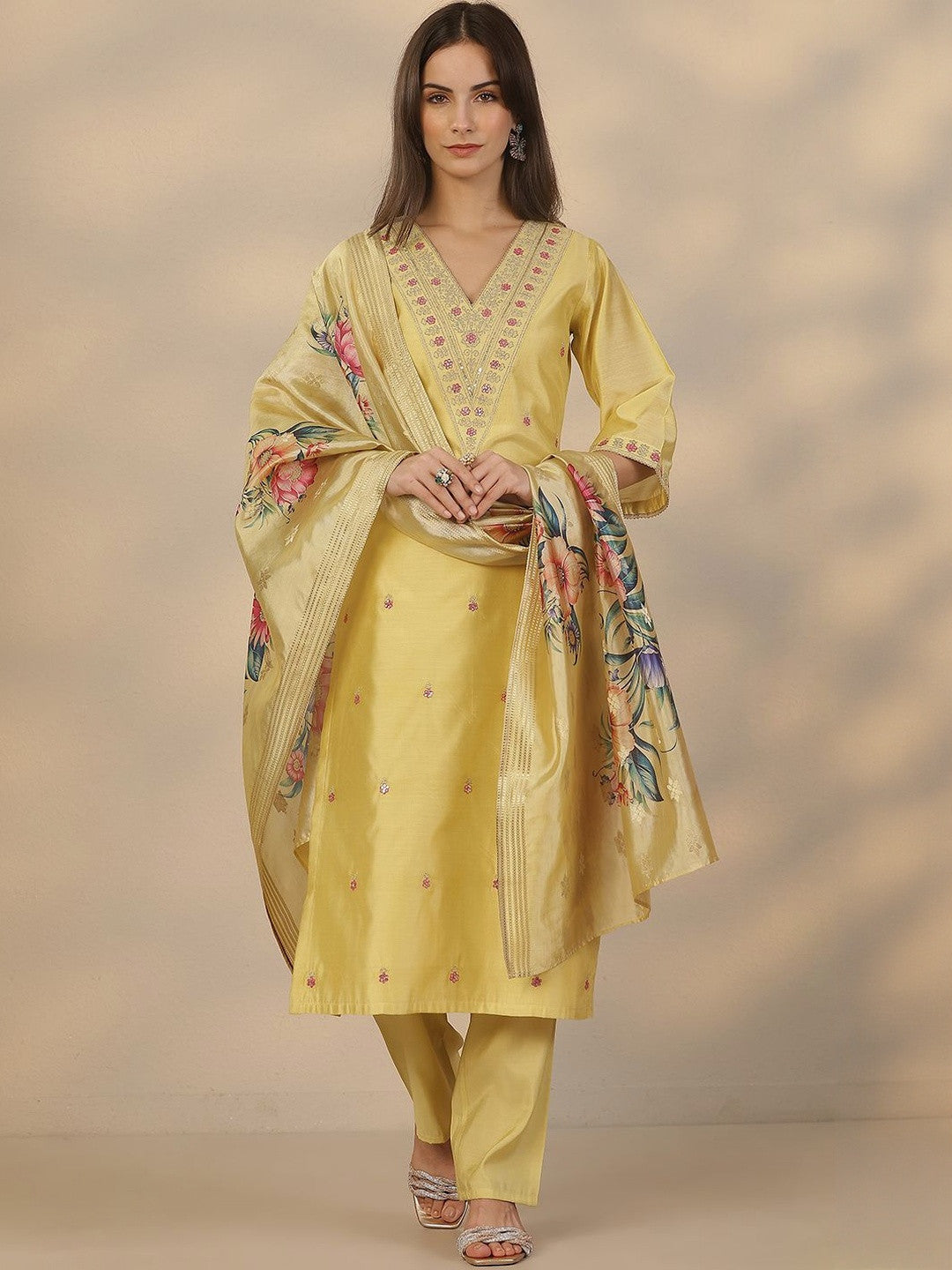 Women Floral Embroidered Regular Thread Work Kurta with Trousers & With Dupatta