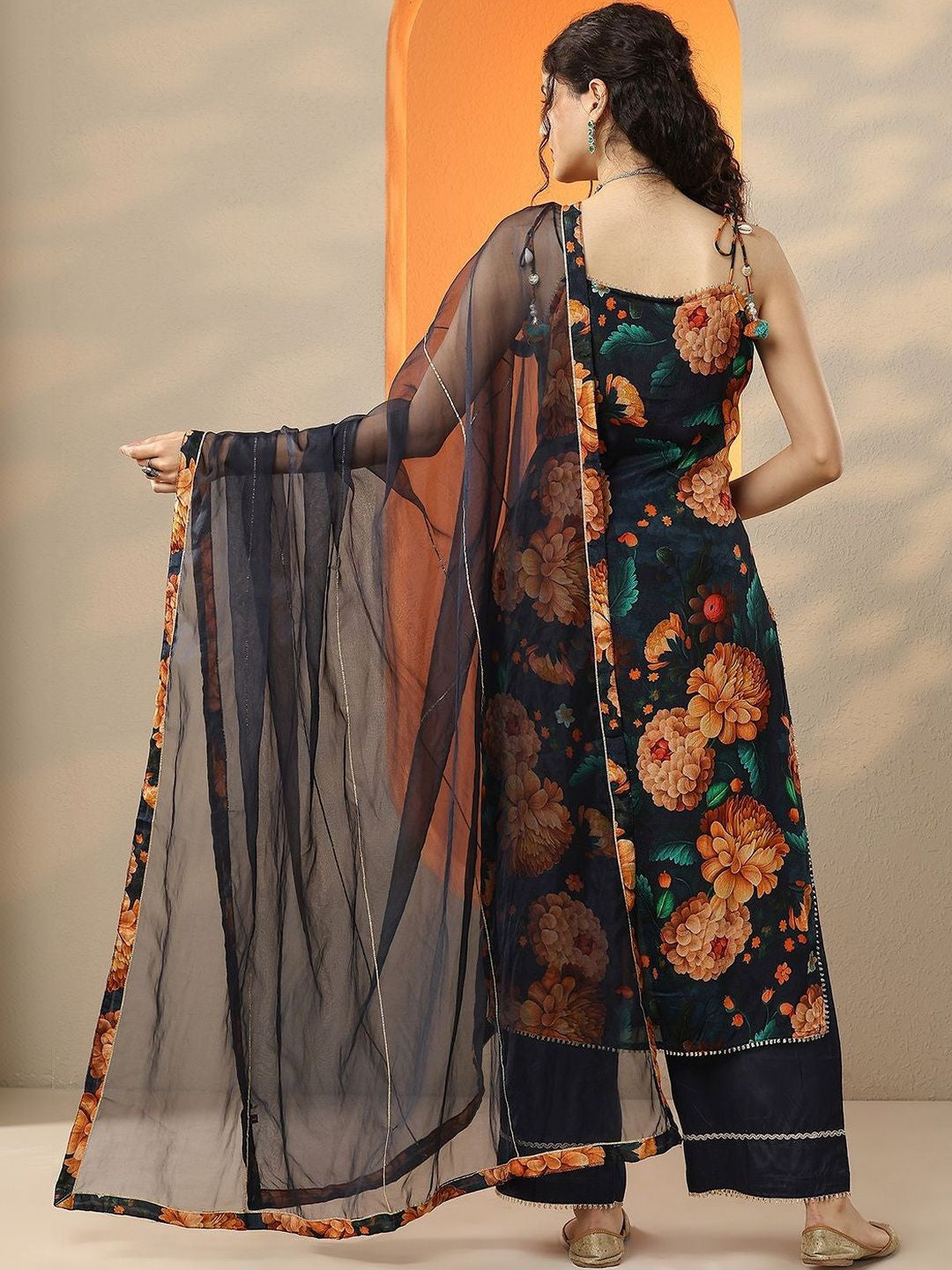 Women Floral Printed Regular Kurta with Trousers & With Dupatta