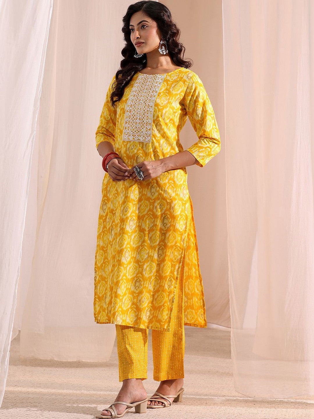 Women Ethnic Motifs Printed Regular Kurta with Trousers & With Dupatta