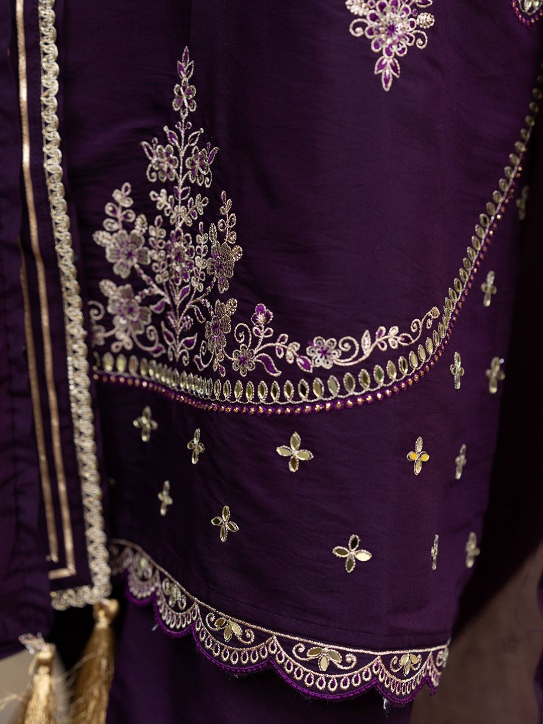 Dhiyona CH Women Ethnic Motifs Embroidered Thread Work Straight Kurta with Trousers & Dupatta