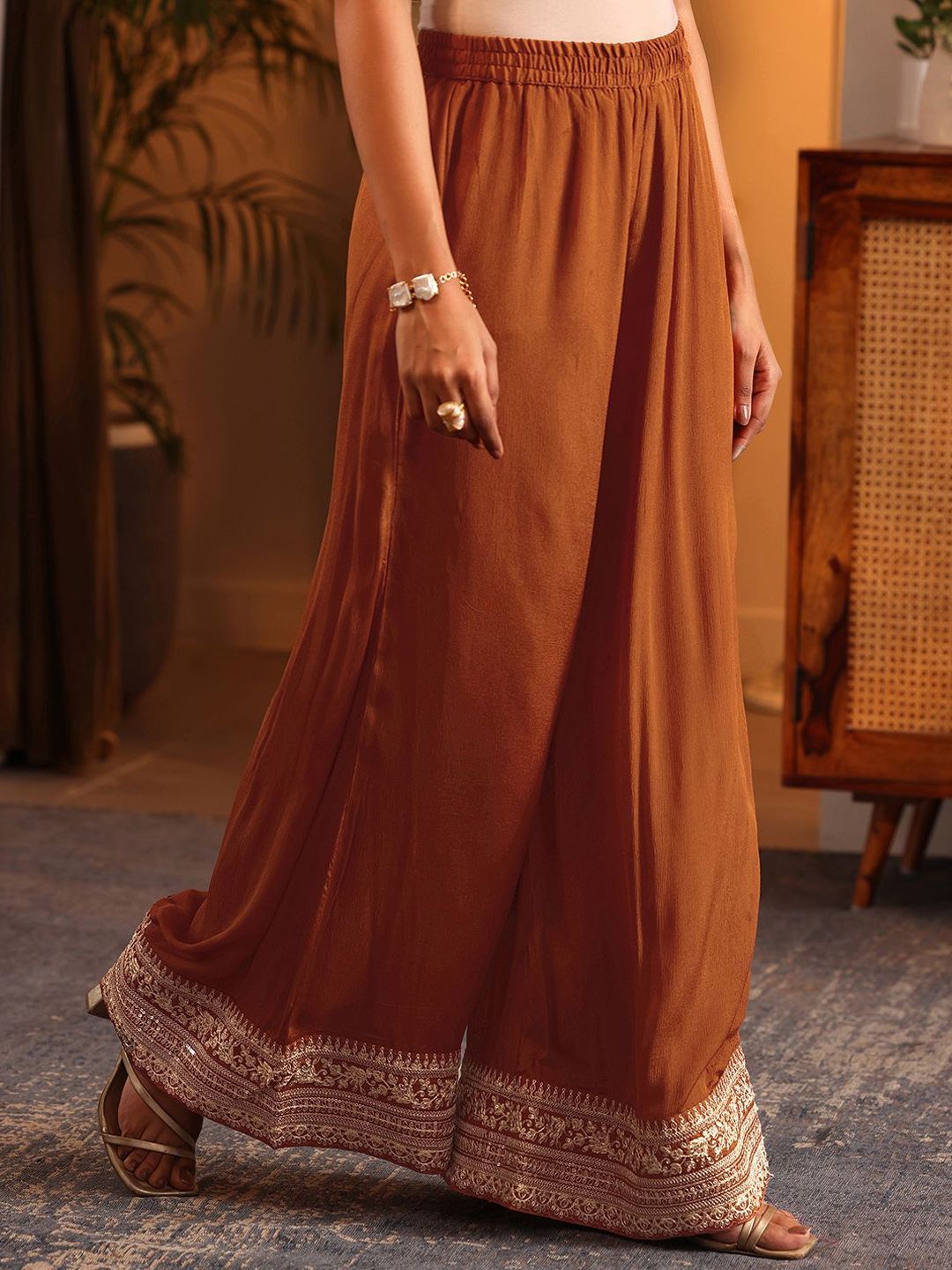 Dhiyona LL Women Floral Woven Design Thread Work Kurta with Palazzos & Dupatta