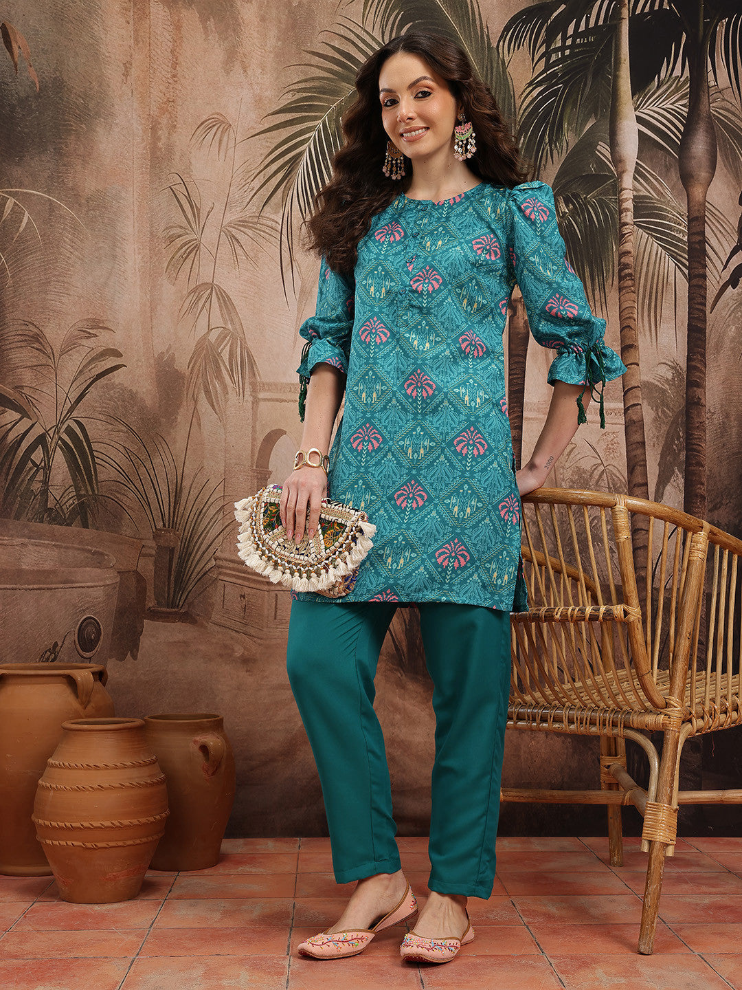 Women Printed Kurta with Trousers