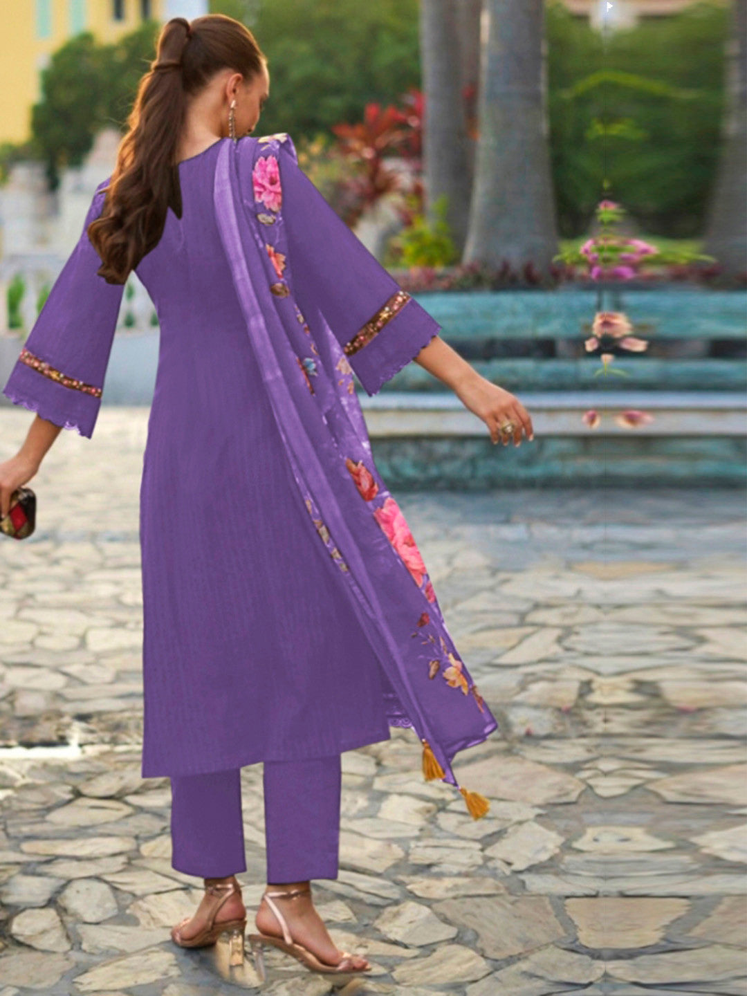 Floral Embroidered Regular Thread Work Pure Cotton Kurta With Trousers & Dupatta