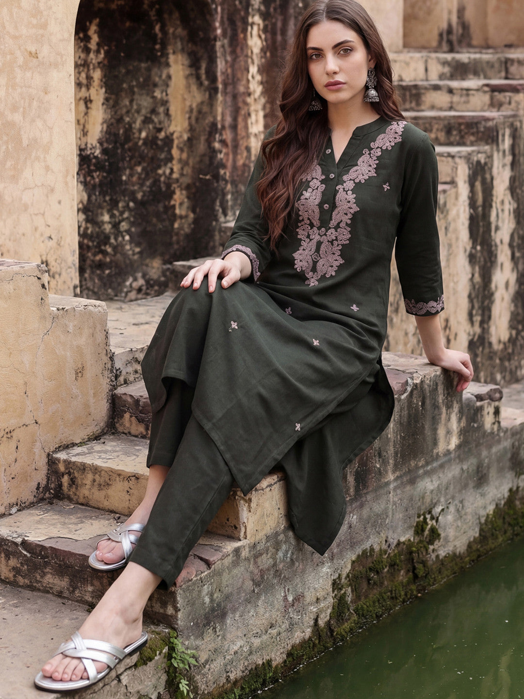 Women Floral Embroidered Regular Thread Work Pure Cotton Kurta with Trousers