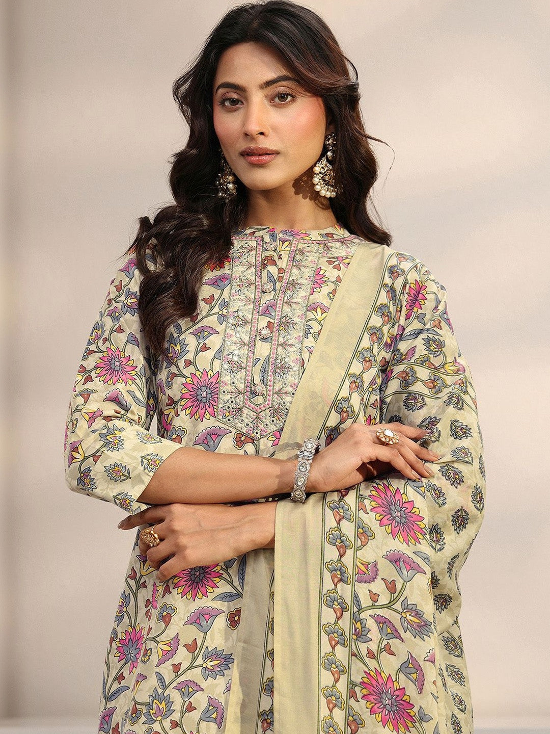 Women Floral Printed Regular Thread Work Kurta with Trousers & With Dupatta