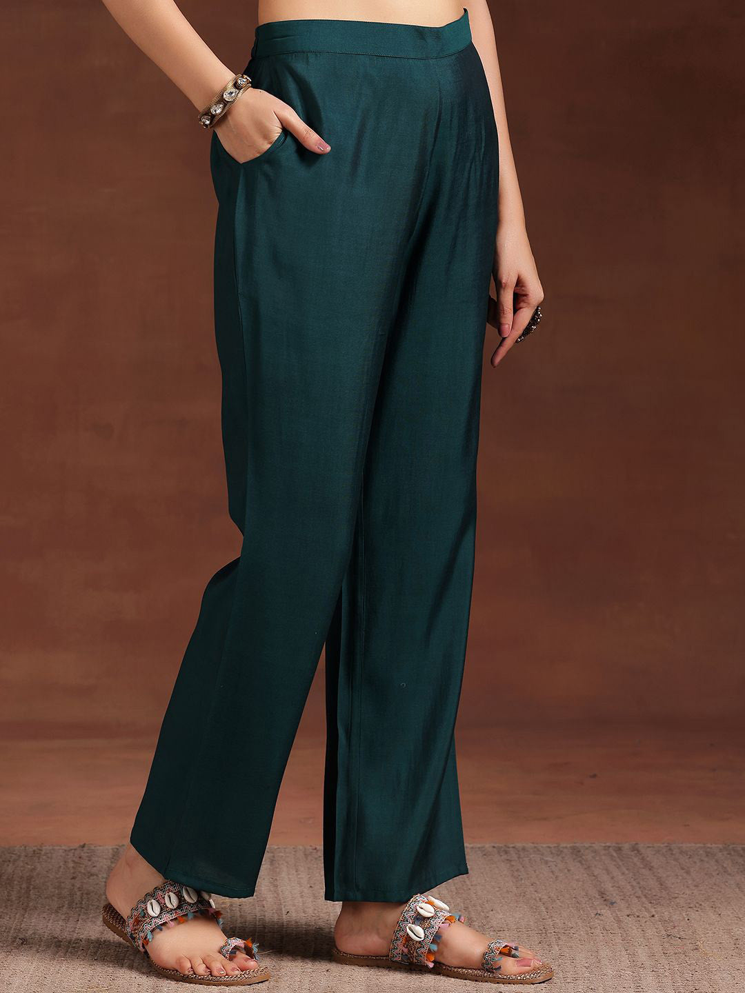 Women Floral Printed Regular Kurta with Trousers & With Dupatta