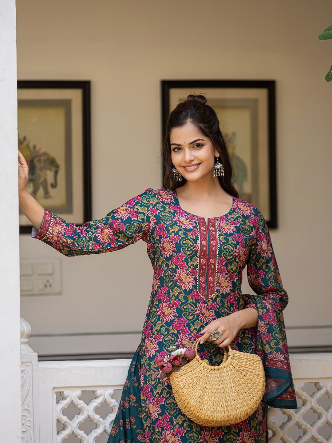 Dhiyona KL Women Floral Printed Regular Kurta with Trousers & Dupatta