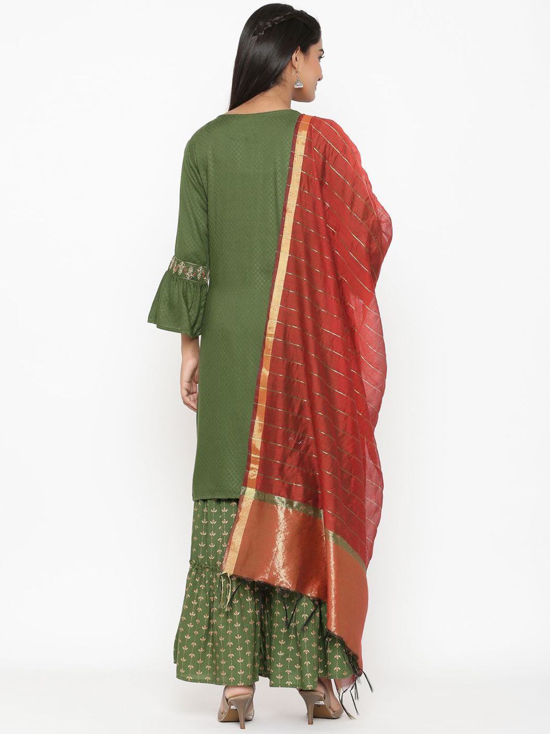 Dhiyona AN Women Floral Embroidered Regular Thread Work Kurta with Sharara & With Dupatta