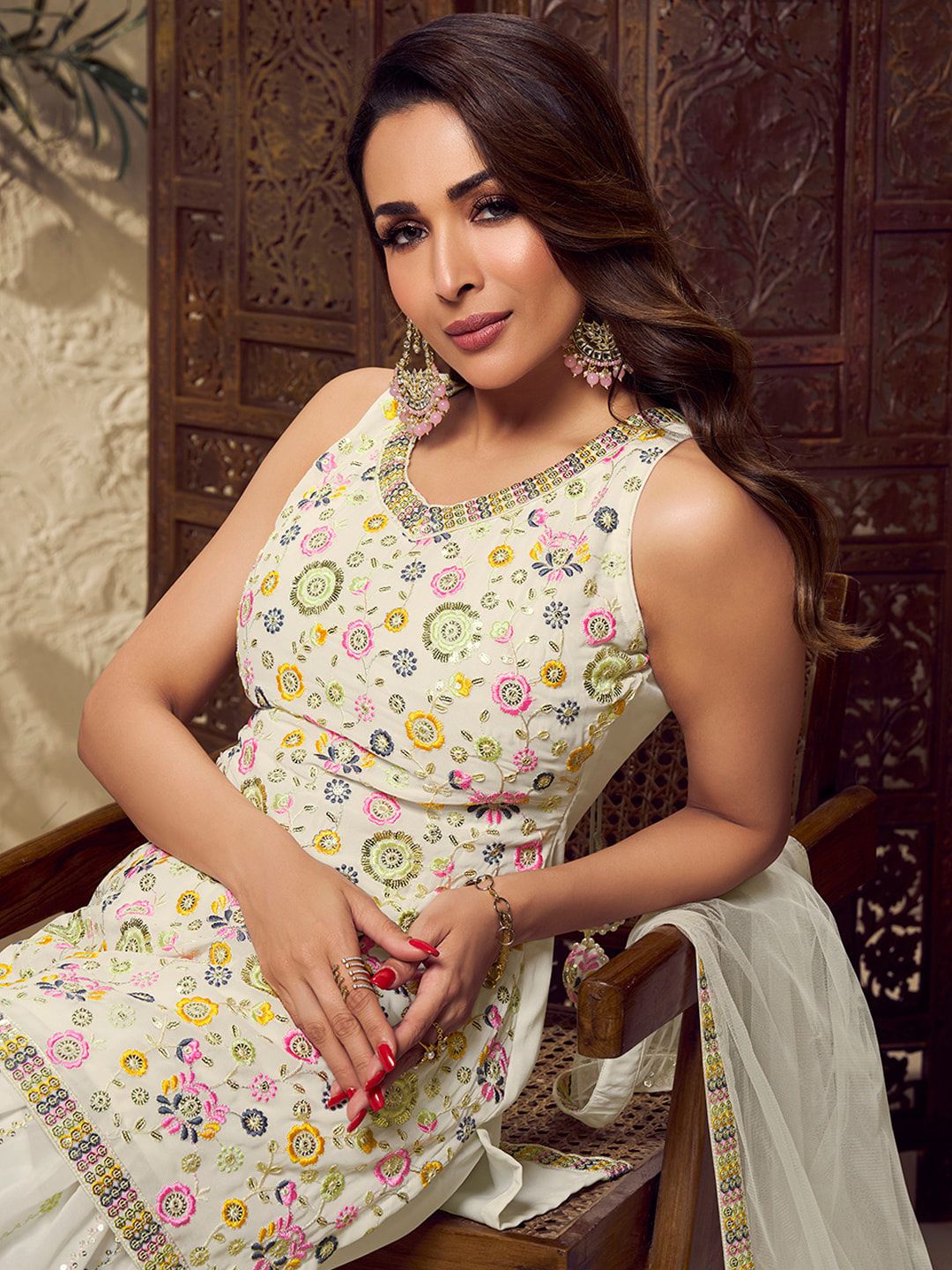 Dhiyona IN Floral Multi Thread and Sequins Embroidered Kurta Set