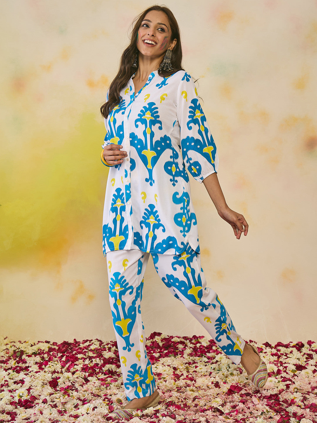 Women Printed Regular Kurti with Trousers