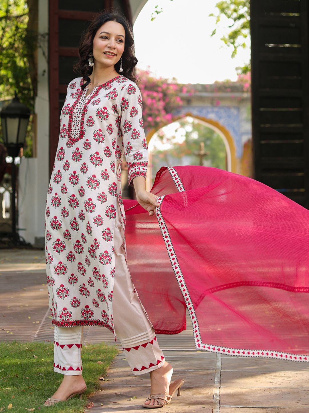 Dhiyona RR Women's Floral Printed Notch Neck Pure Cotton Kurta With Trousers & Dupatta