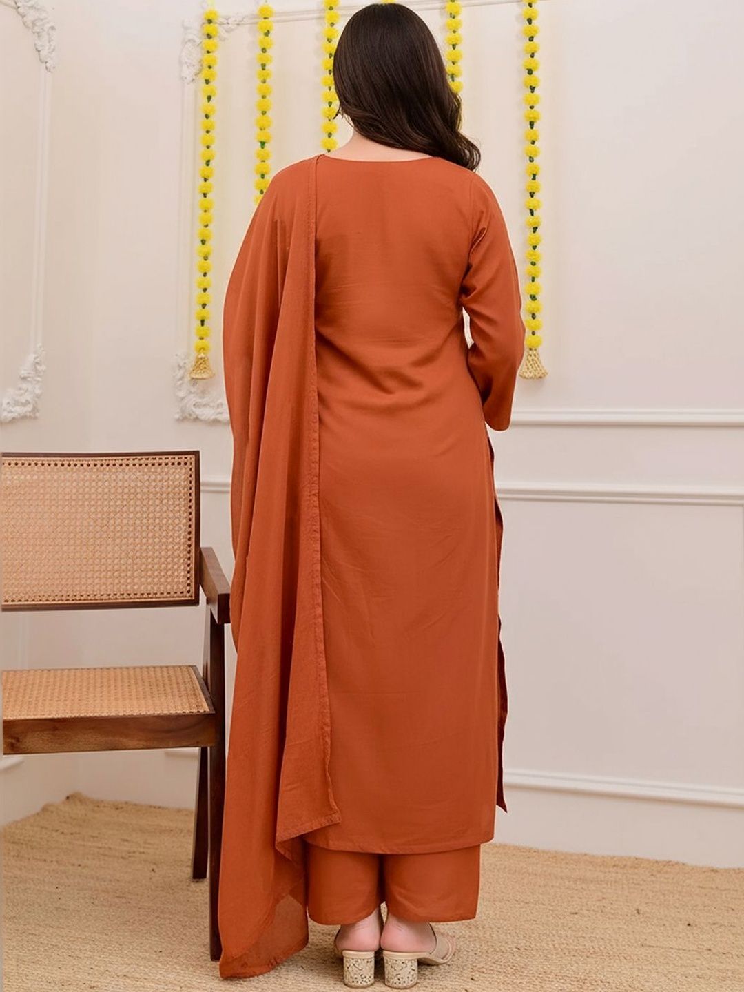 Dhiyona KL Women Floral Embroidered Regular Thread Work Kurta with Palazzos & With Dupatta