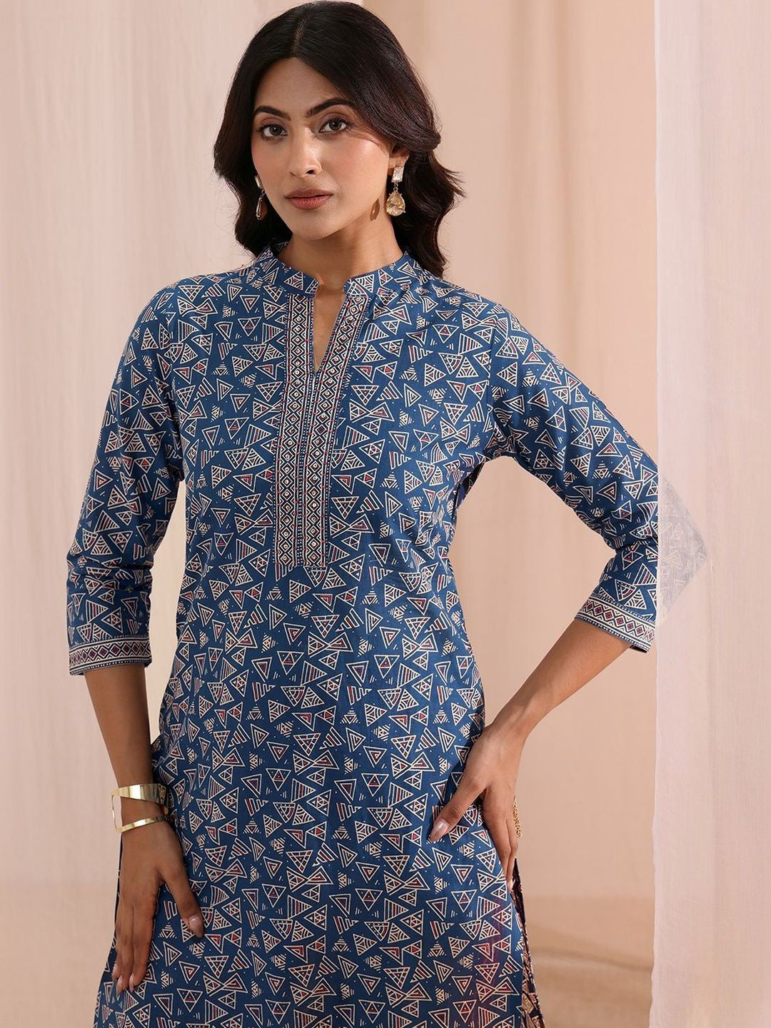 Women Geometric Printed Kurta with Trousers & Dupatta