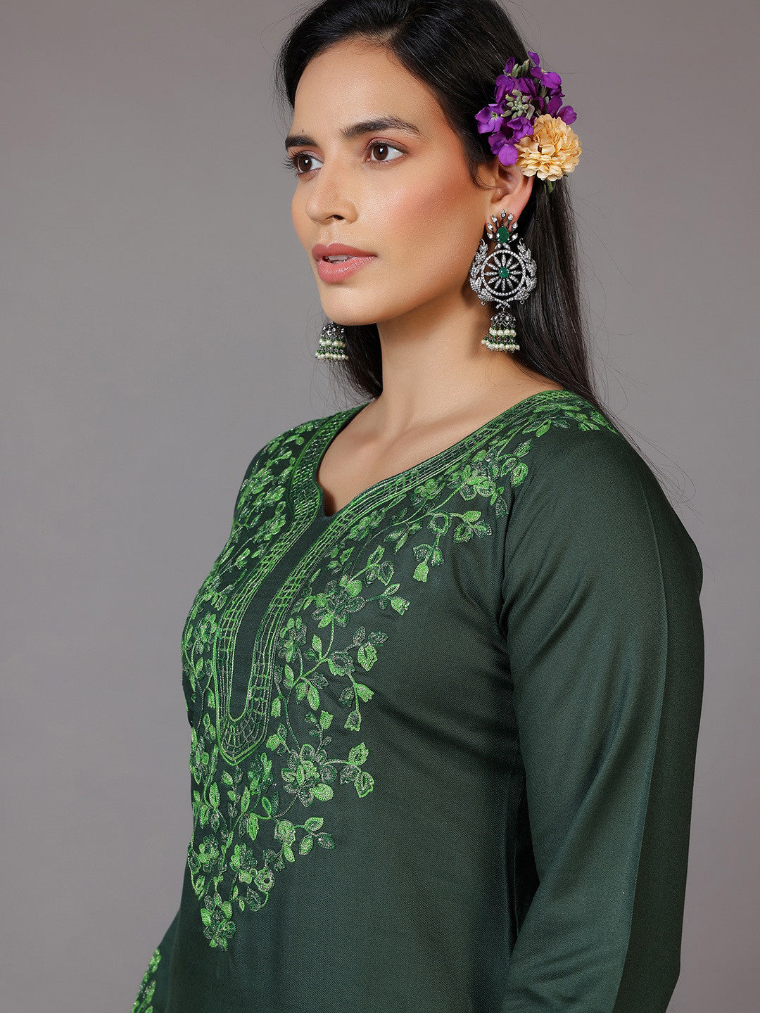 Floral Yoke Design Regular Thread Work Kurta with Trousers
