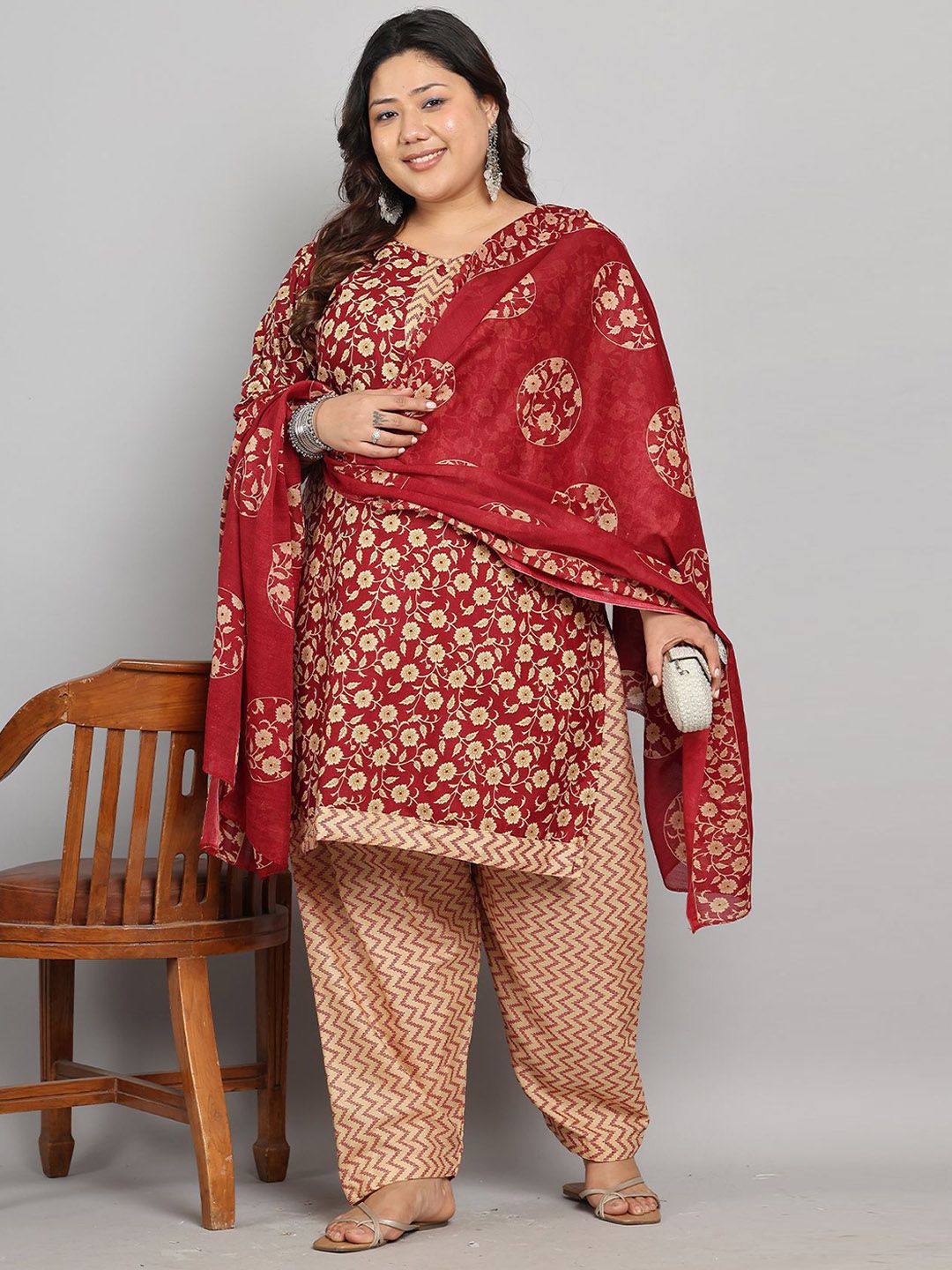Dhiyona KL Floral Printed V-Neck Straight Kurta With Salwar & Dupatta