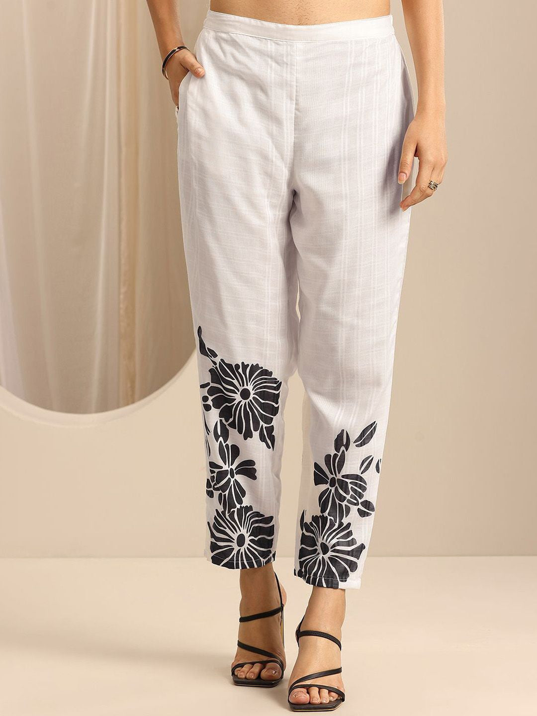 Women Floral Printed Kurta with Trousers & With Dupatta