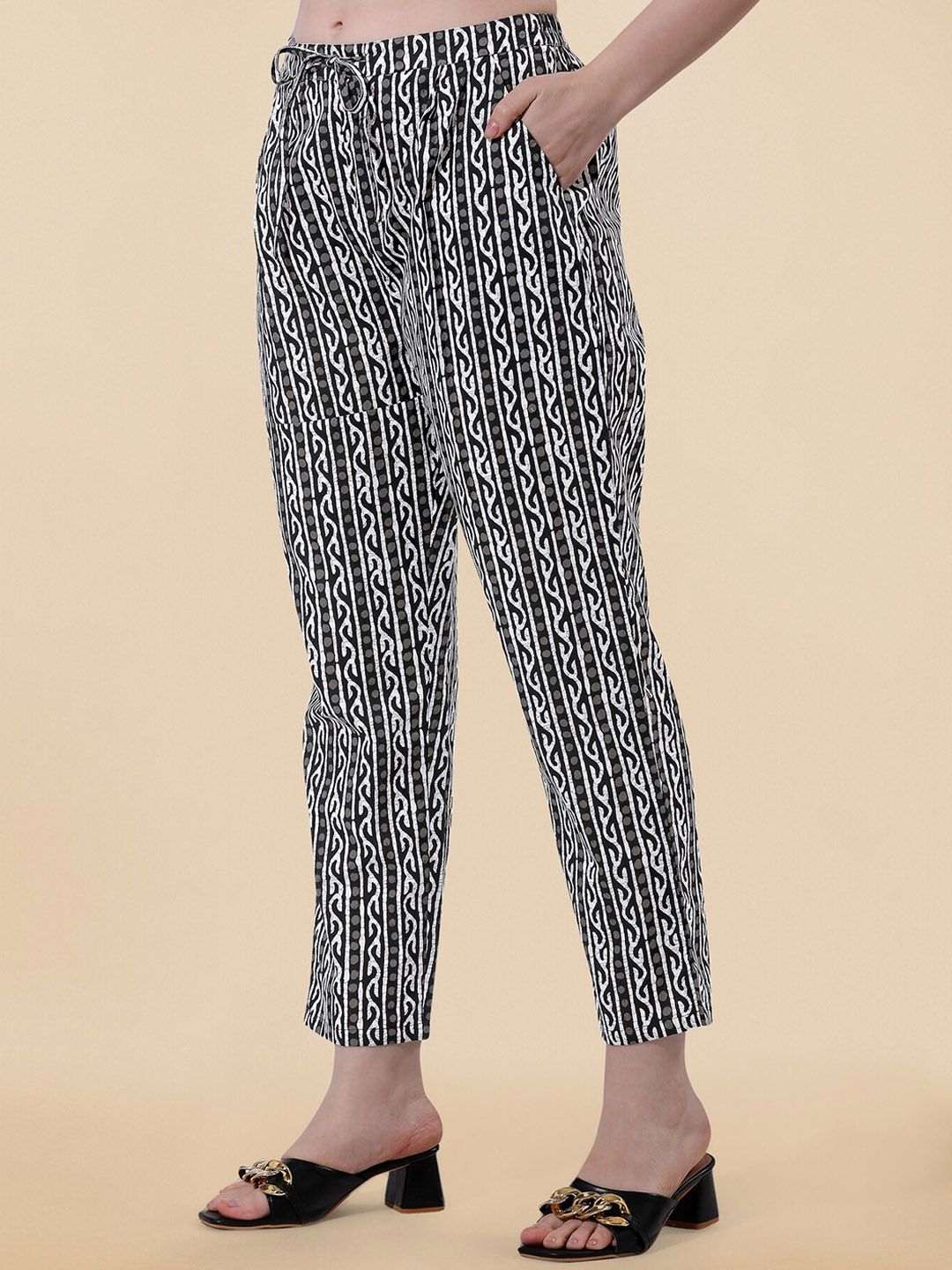 Dhiyona KL Ethnic Motifs Printed Gotta Patti Pure Cotton Kurta & Trousers With Dupatta