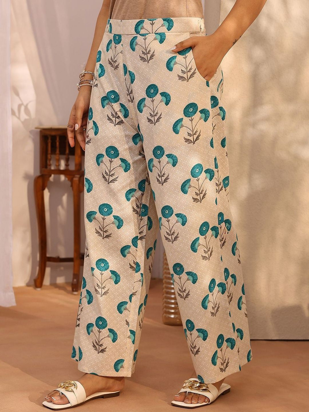 Women Floral Printed Regular Thread Work Kurta with Trousers