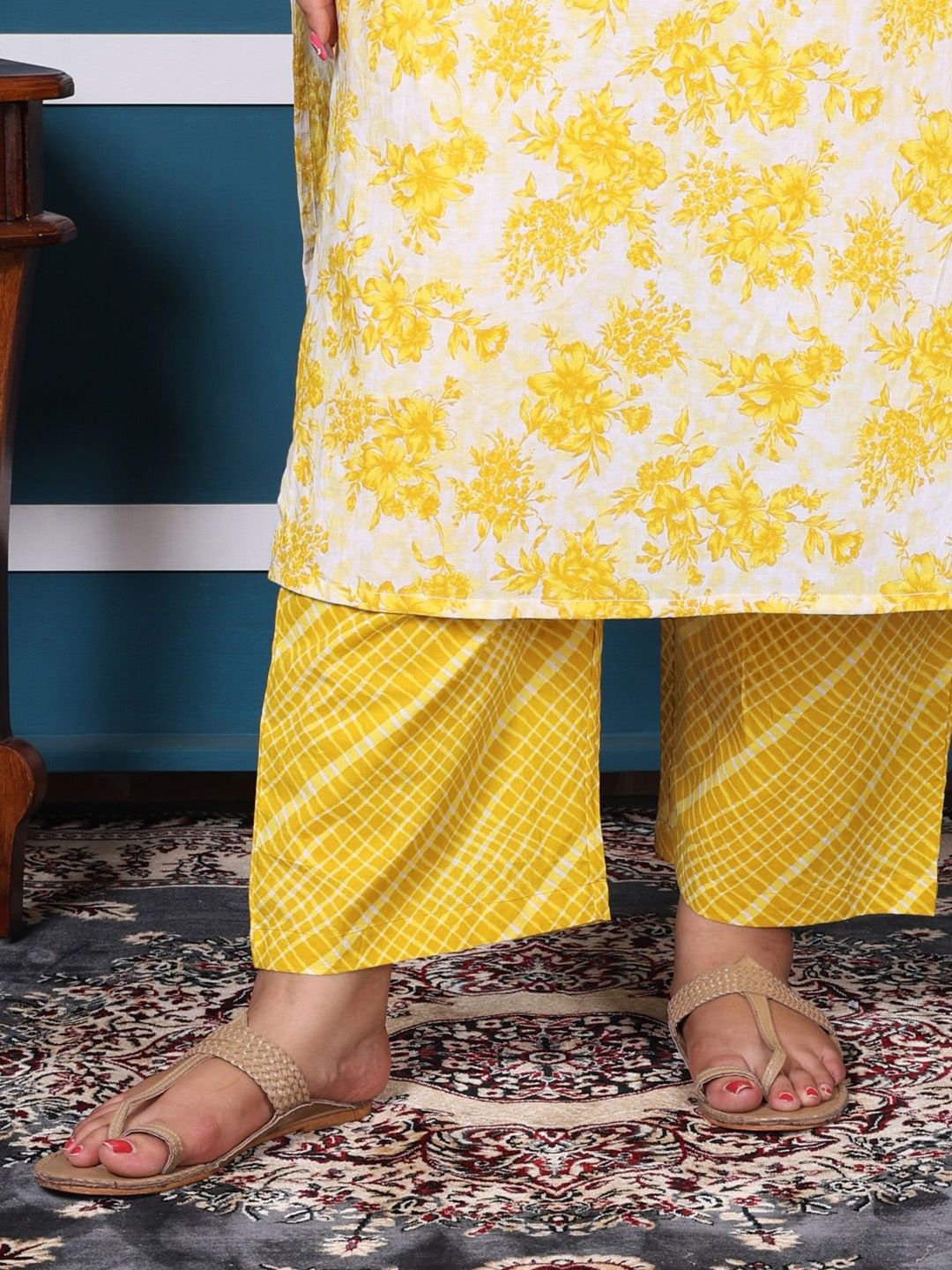 Dhiyona KL Plus Size Floral Printed Pure Cotton Straight Kurta with Palazzos & Dupatta
