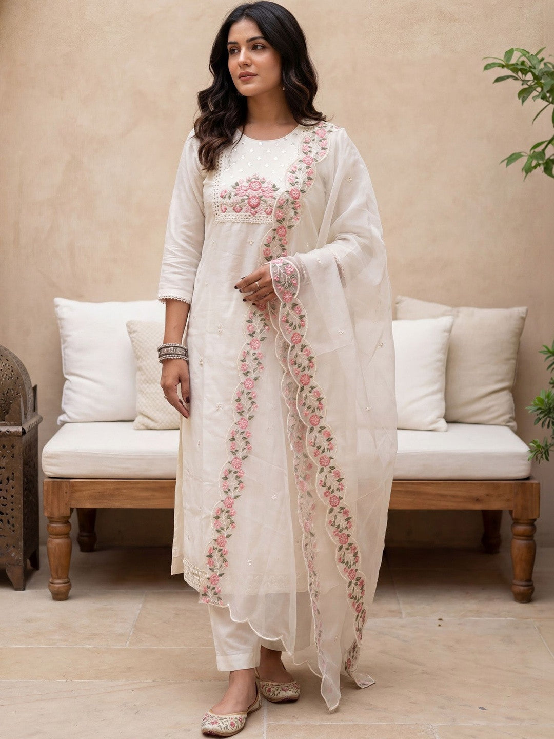 Women Floral Embroidered Regular Thread Work Kurta with Trousers & With Dupatta